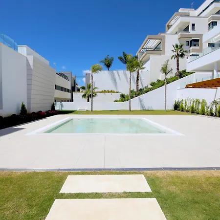Town Luxury Cielo Εστεπόνα